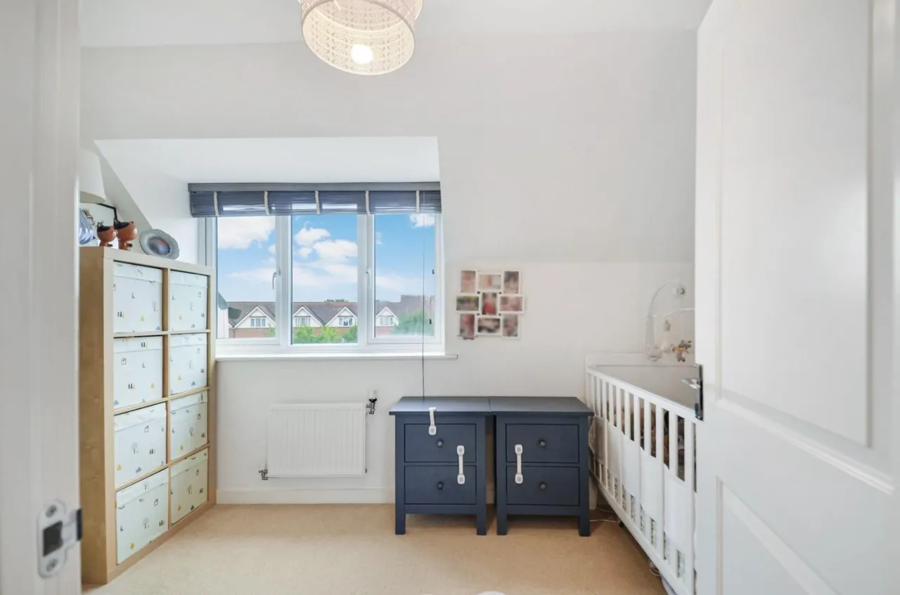 Fawn House, Albacore Way, Hayes, photo 3