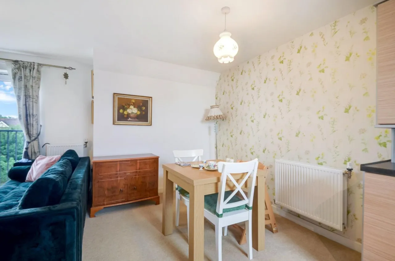 Fawn House, Albacore Way, Hayes, photo 2