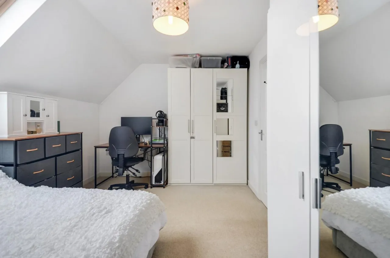 Fawn House, Albacore Way, Hayes, photo 7