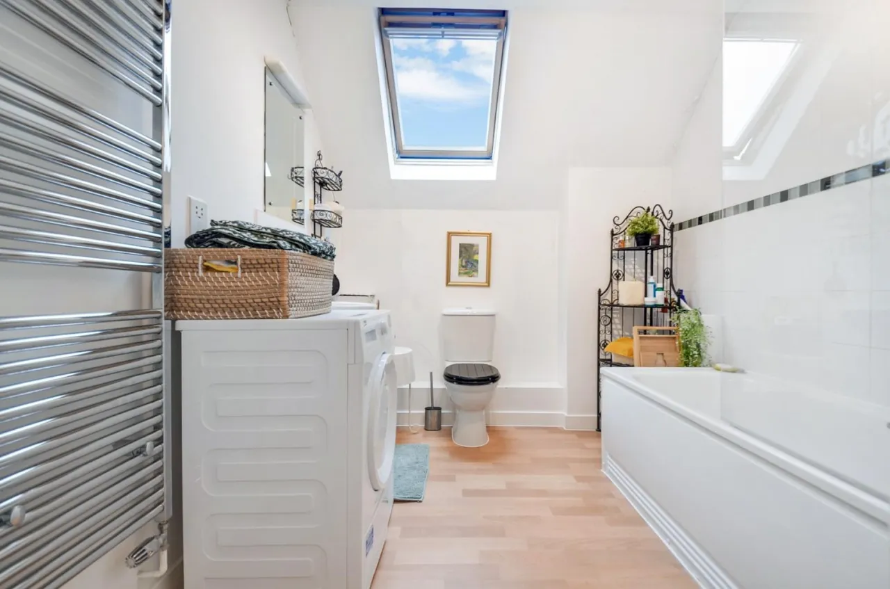 Fawn House, Albacore Way, Hayes, photo 4