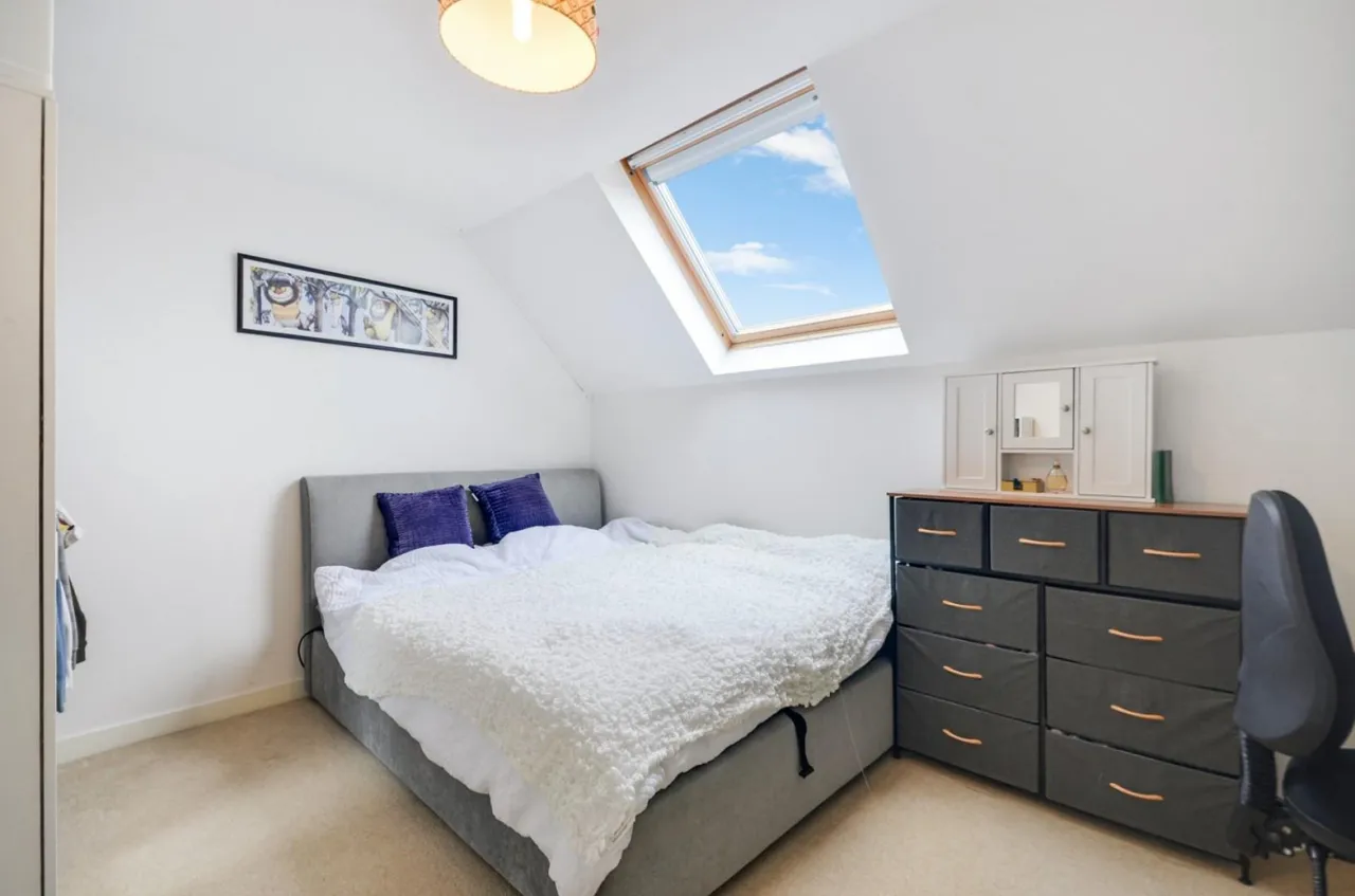 Fawn House, Albacore Way, Hayes, photo 6