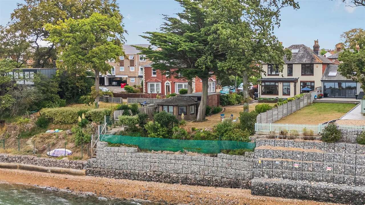 4 bed house for sale — Manchester Road, Netley Abbey