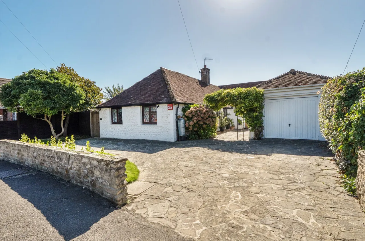 4 bed property for sale, Elmer Road, Elmer, PO22