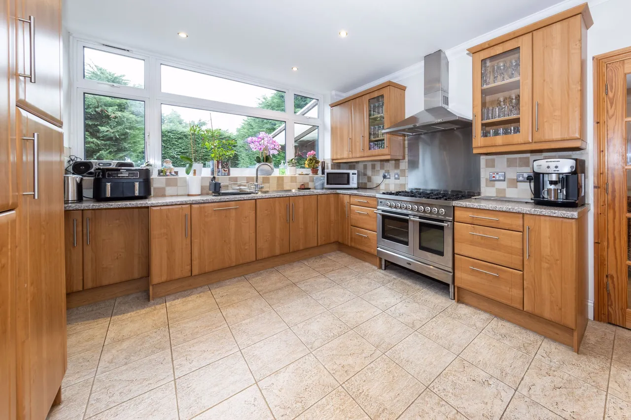 Hillcrest Avenue, Edgware, HA8, photo 3