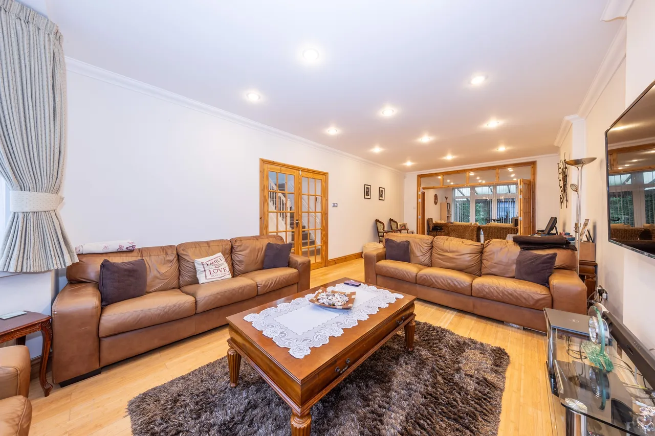4 bed house for sale, Hillcrest Avenue, Edgware, HA8