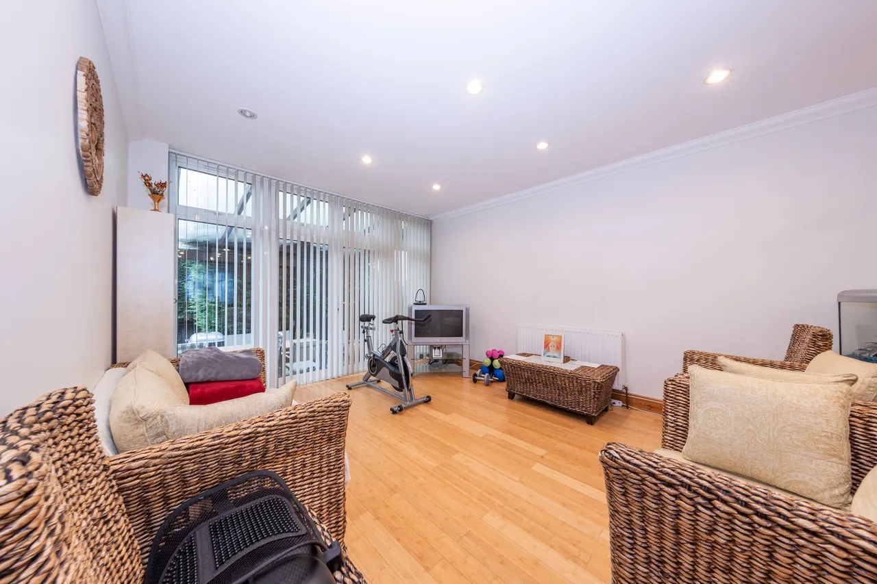 Hillcrest Avenue, Edgware, HA8, photo 10