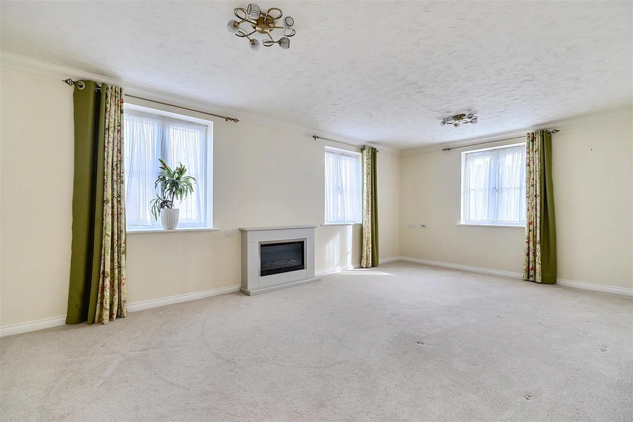 The Causeway, Chippenham, SN15, photo 2