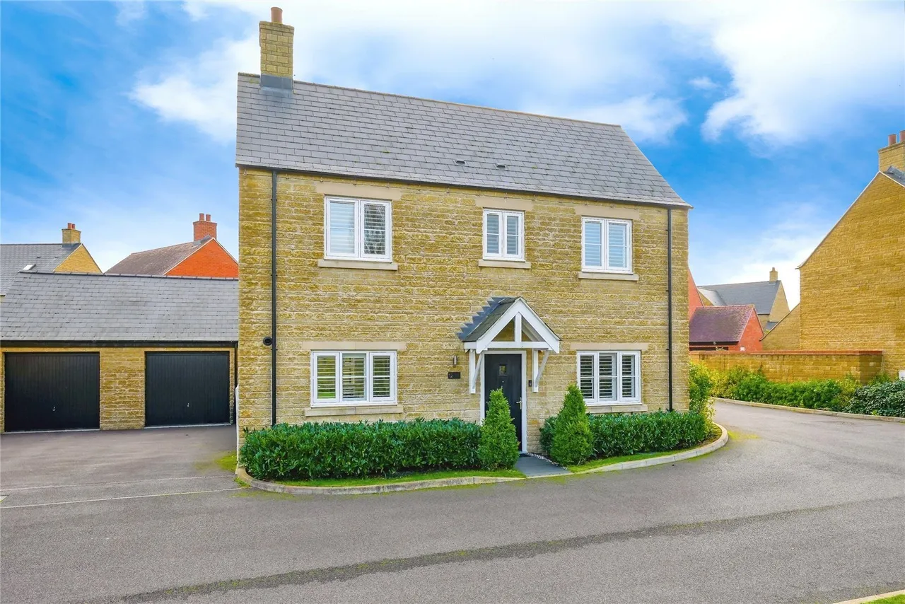 4 bed house for sale — Violet Close, Ambrosden, Bicester, Oxfordshire, OX25