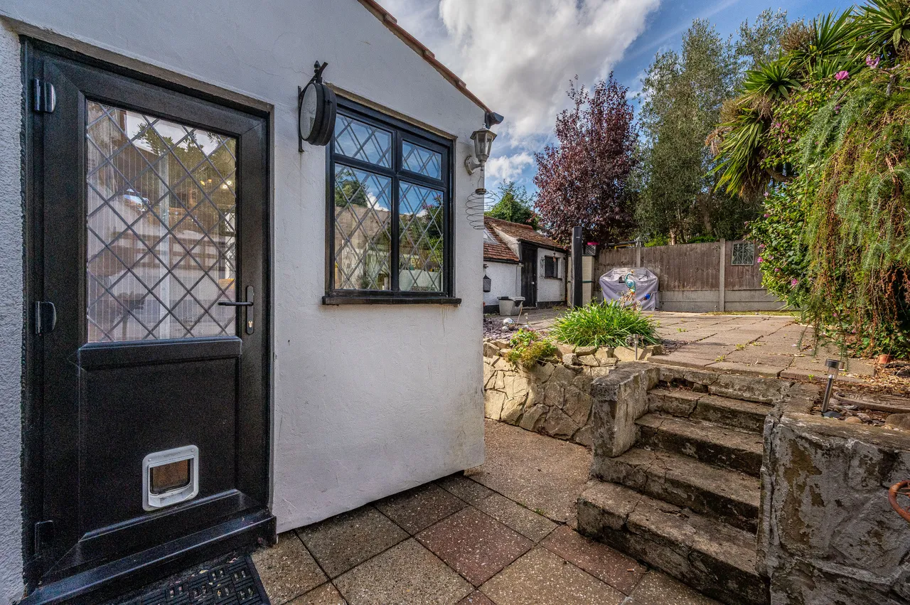 72 Ridgeway Drive, Bromley, photo 9