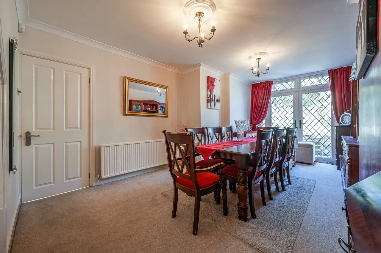 72 Ridgeway Drive, Bromley, photo 4