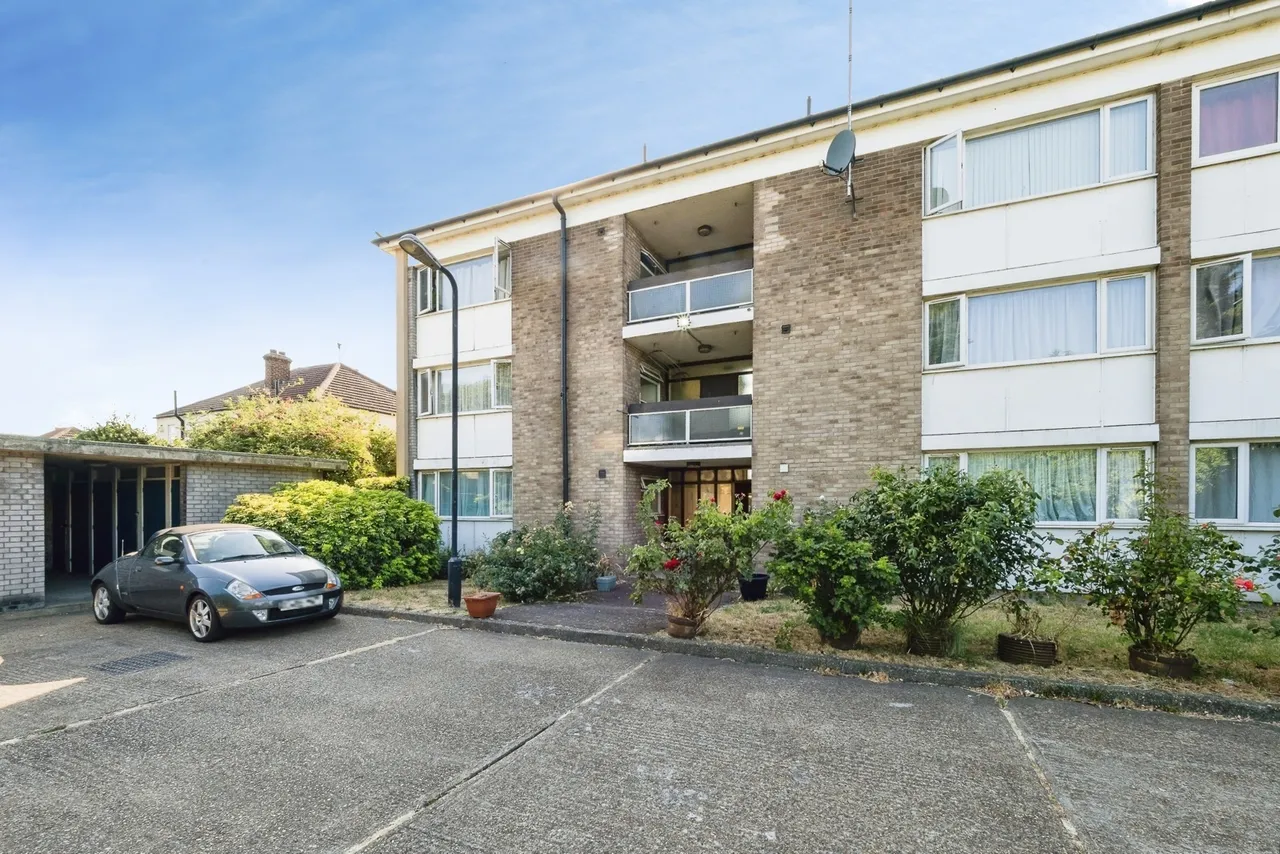 Lower Mardyke Avenue, Rainham, RM13, photo 10