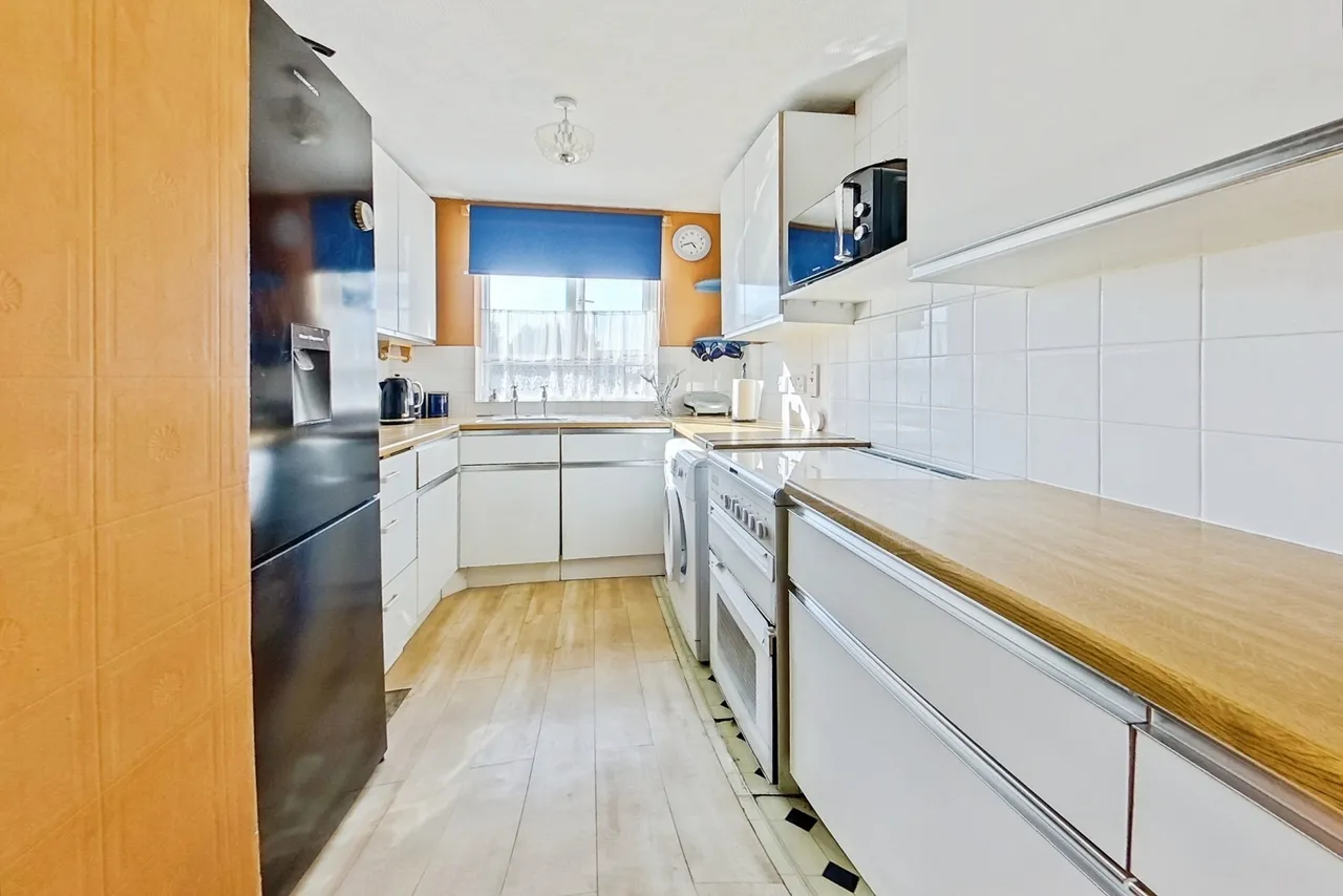 Lower Mardyke Avenue, Rainham, RM13, photo 7
