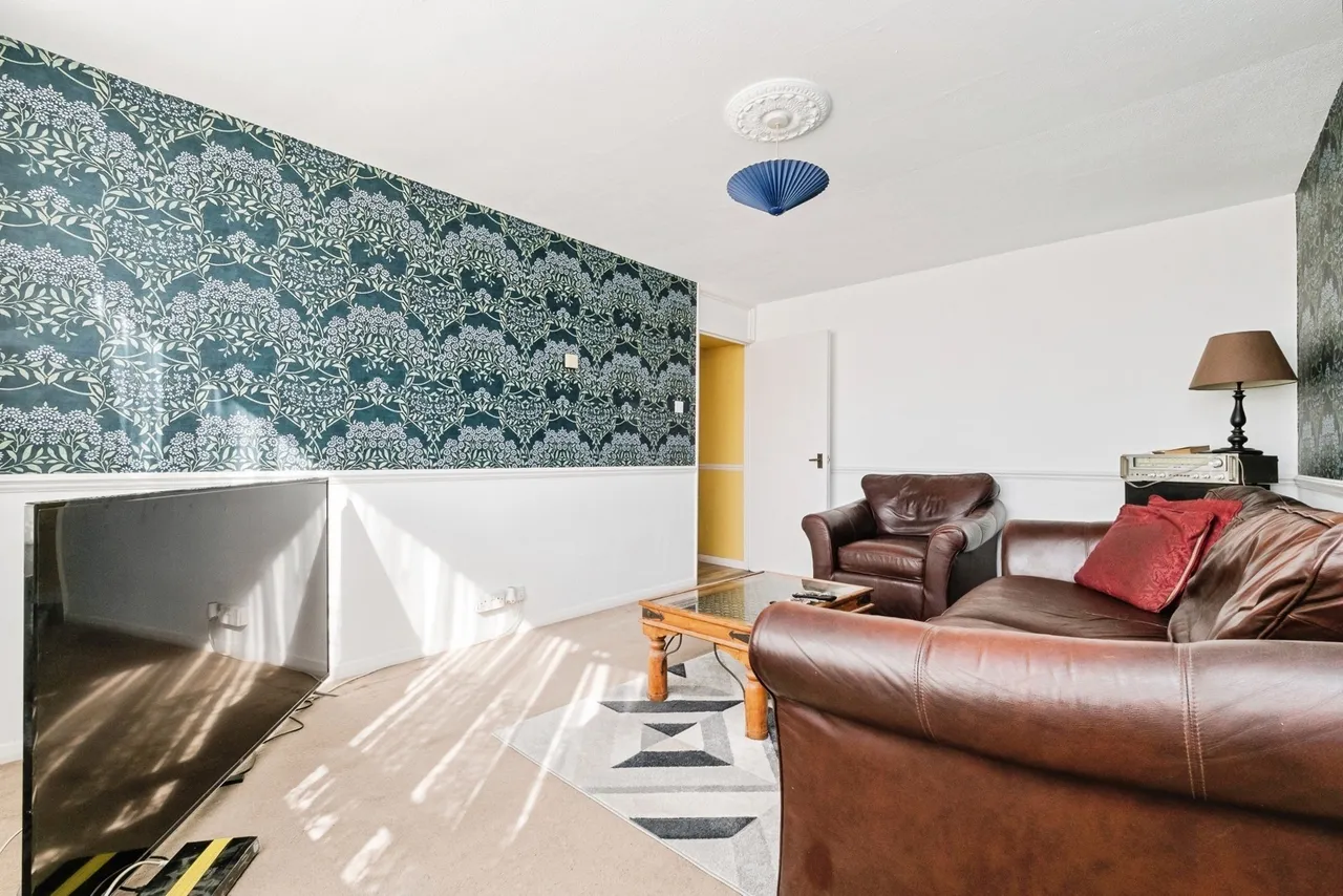 Lower Mardyke Avenue, Rainham, RM13, photo 5
