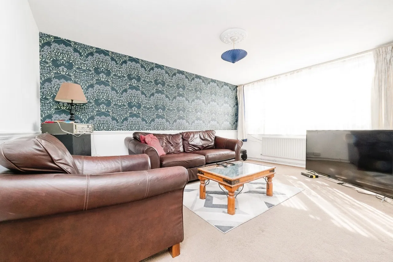 Lower Mardyke Avenue, Rainham, RM13, photo 3