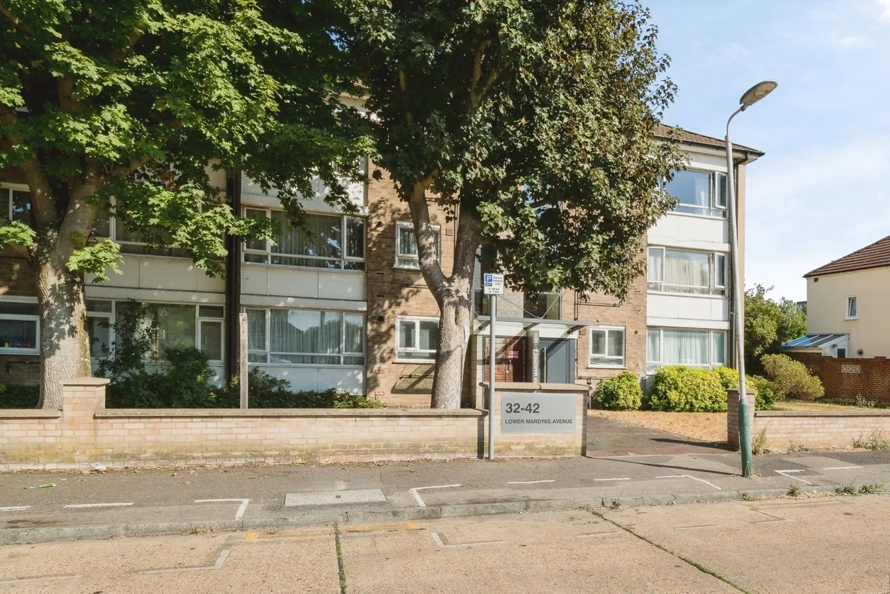 Lower Mardyke Avenue, Rainham, RM13, photo 11