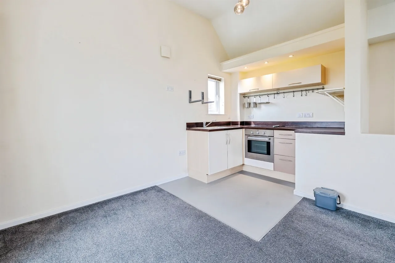 Pitcairn Avenue, LINCOLN, photo 6