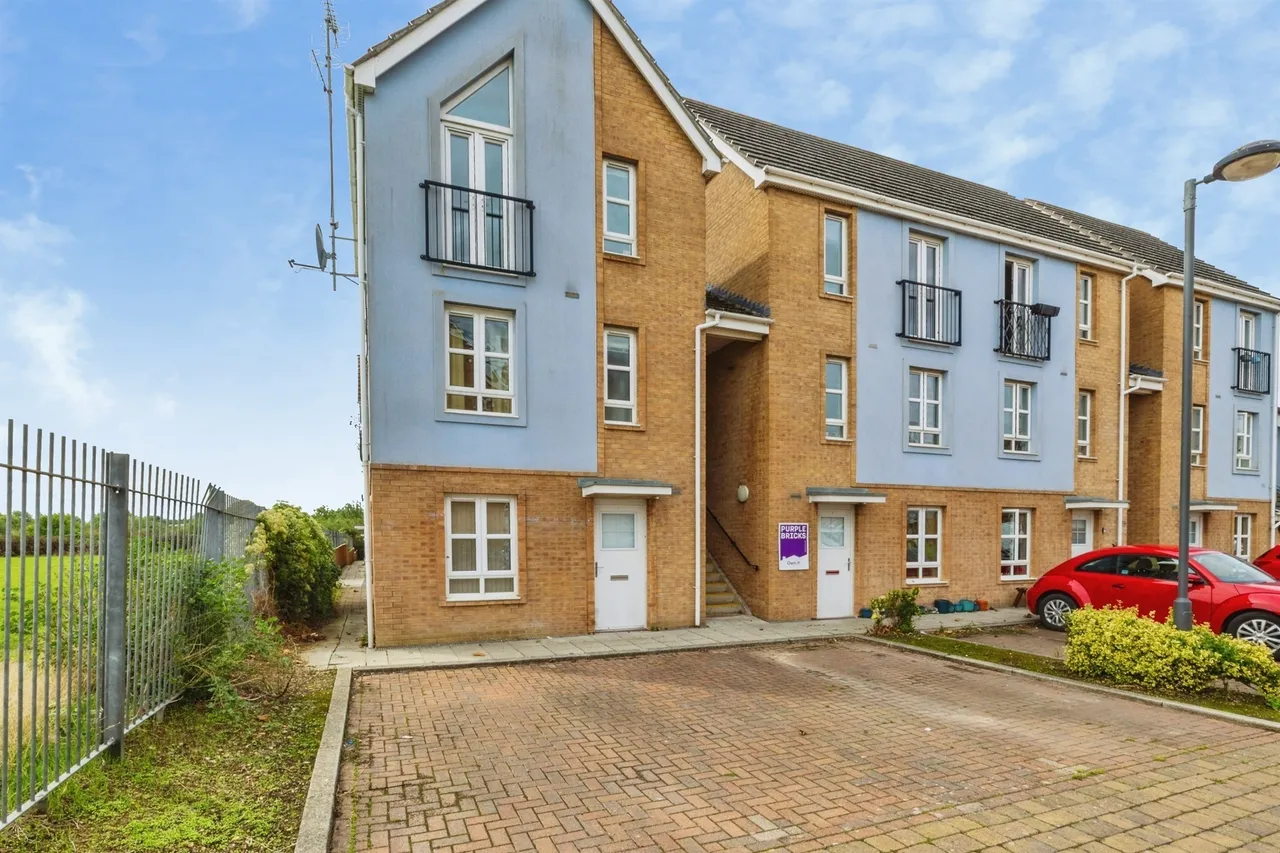 Pitcairn Avenue, LINCOLN, photo 2