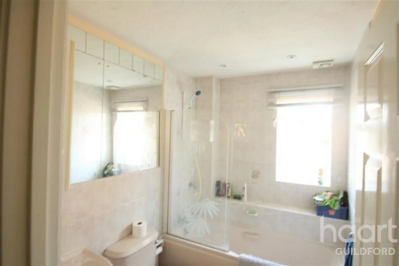 Fairborne Way, GU2, photo 2