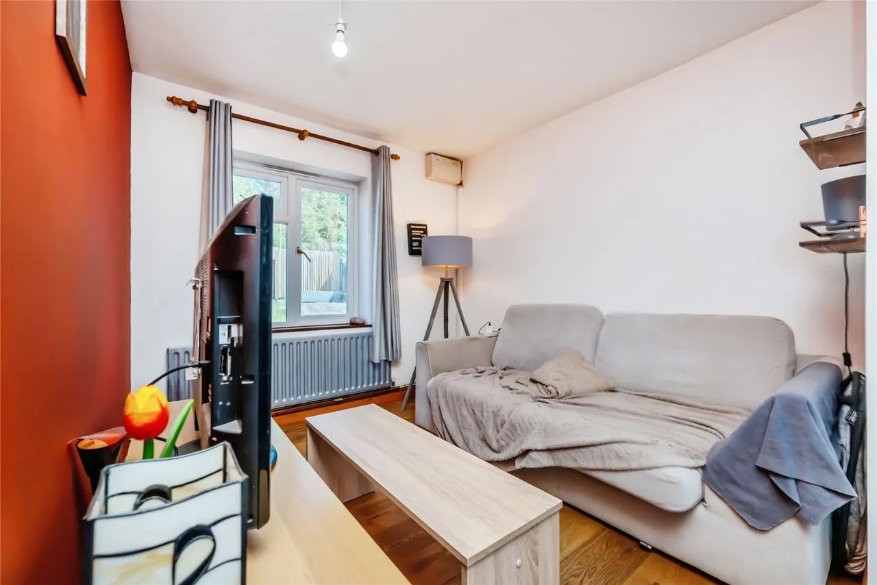 Enfield Road, Hunt End, B97, photo 5