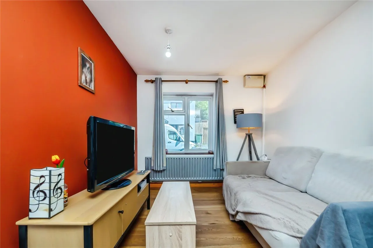 Enfield Road, Hunt End, B97, photo 4