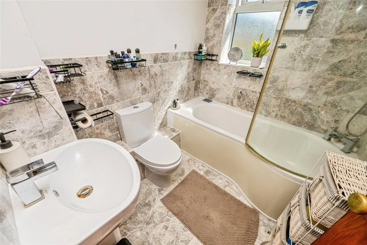 Enfield Road, Hunt End, B97, photo 13