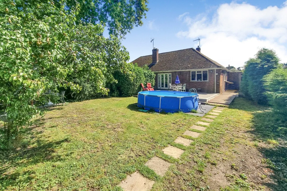 Wentworth Crescent, Ash Vale, Guildford, Surrey, GU12 5LQ, photo 2