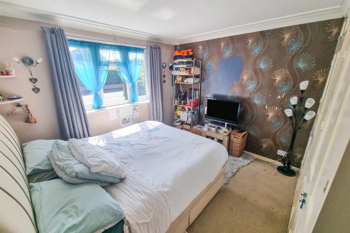 Wentworth Crescent, Ash Vale, Guildford, Surrey, GU12 5LQ, photo 9