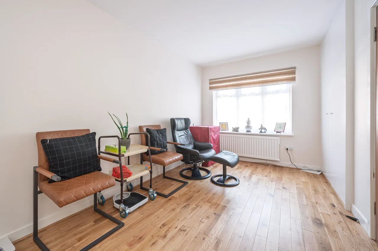 17 Lorian Close, London, photo 5