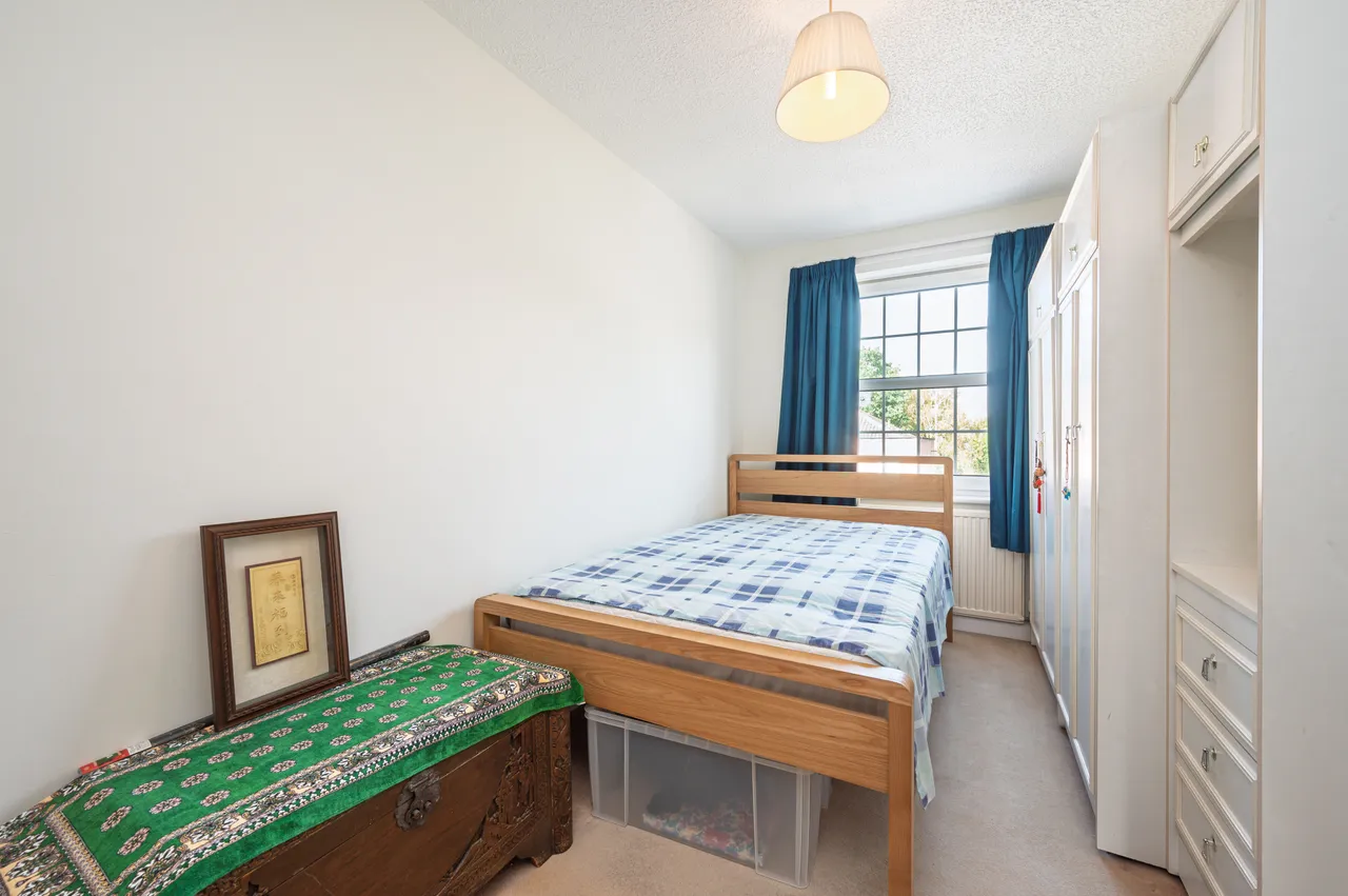 17 Lorian Close, London, photo 8