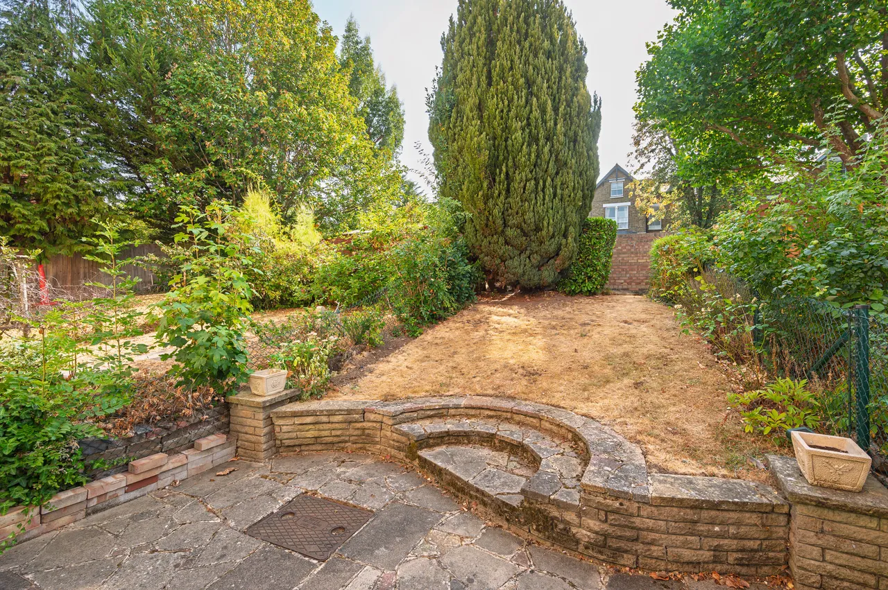 17 Lorian Close, London, photo 10
