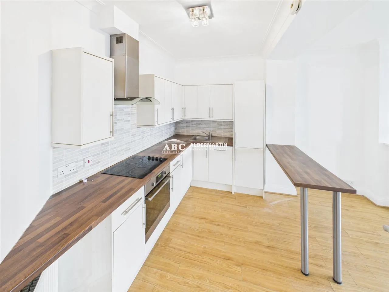 Quadrant Close, Hendon, London, photo 10