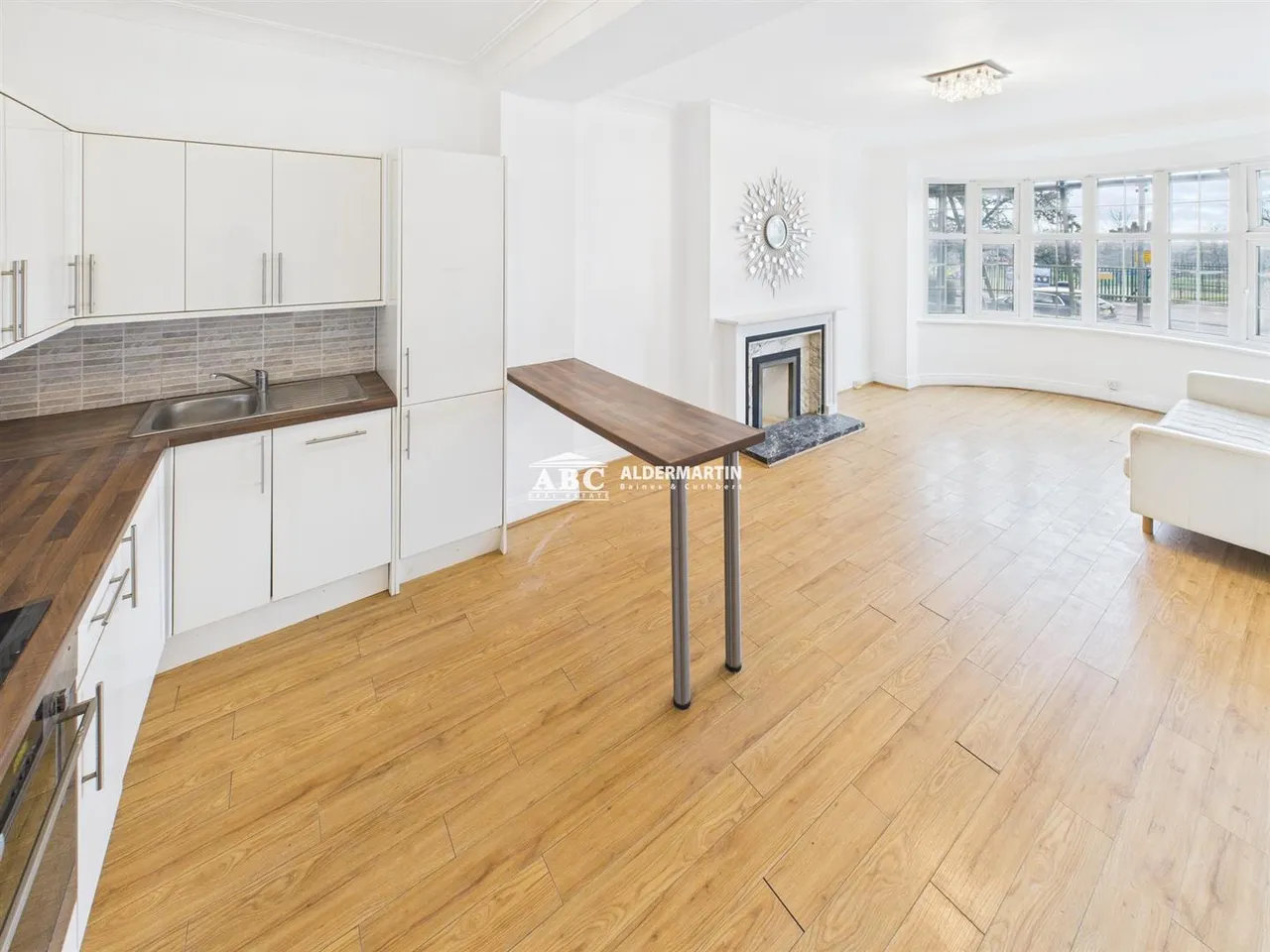 3 bed flat for sale — Quadrant Close, Hendon, London