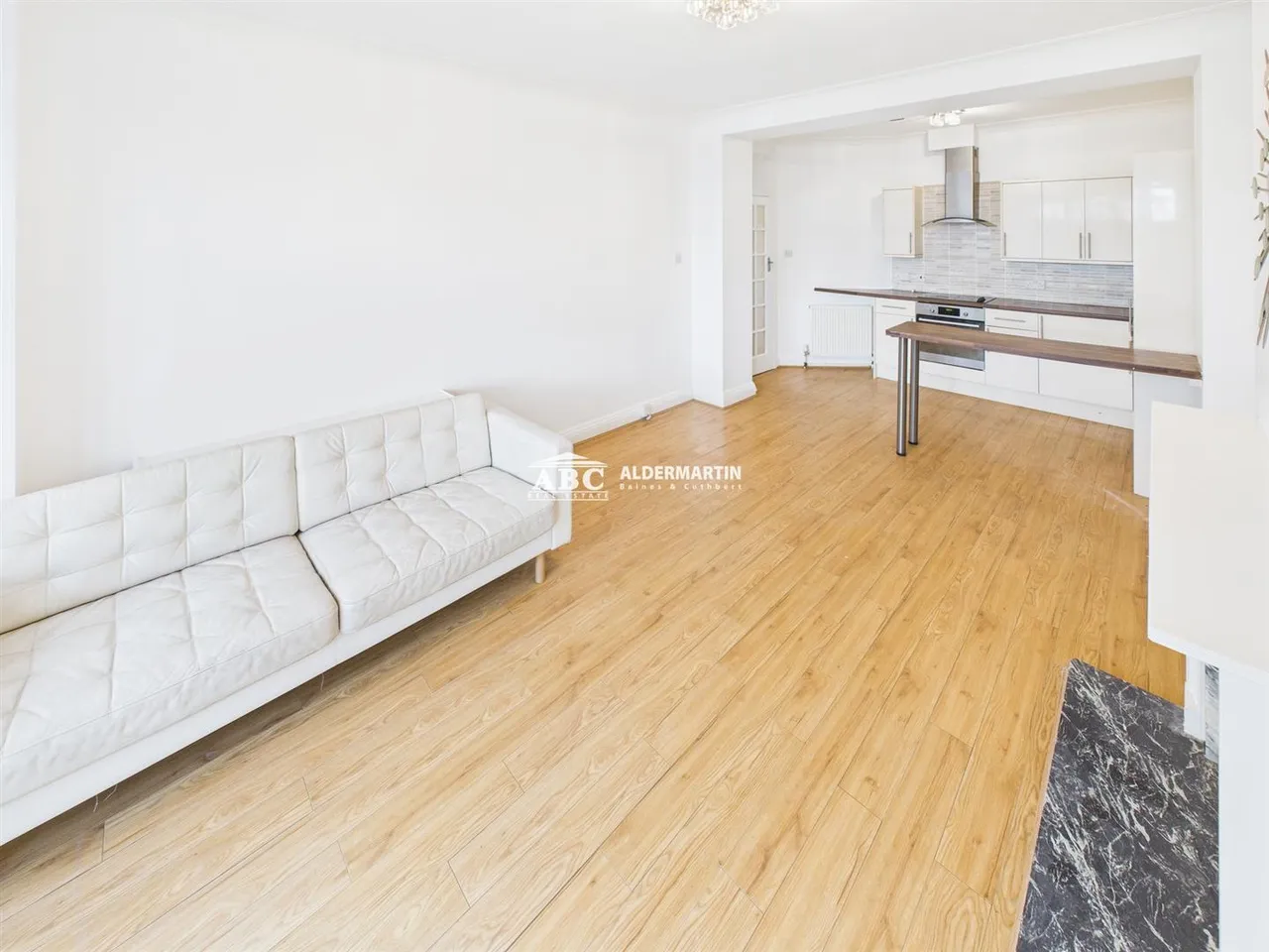 Quadrant Close, Hendon, London, photo 2