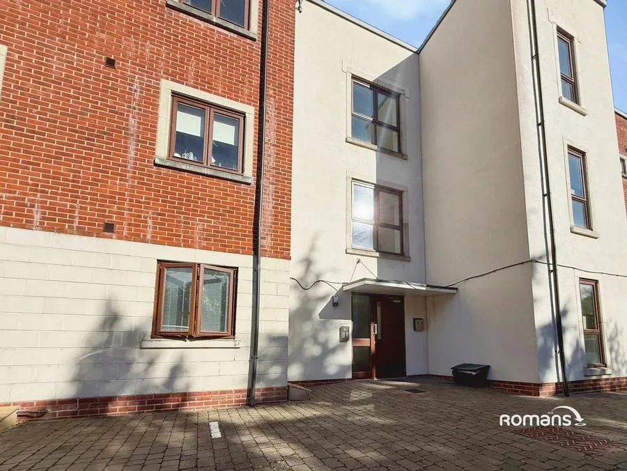 Hines Court, Basingstoke, RG24, photo 2