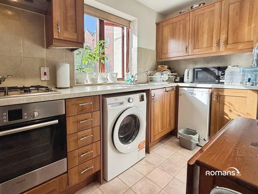 Hines Court, Basingstoke, RG24, photo 6