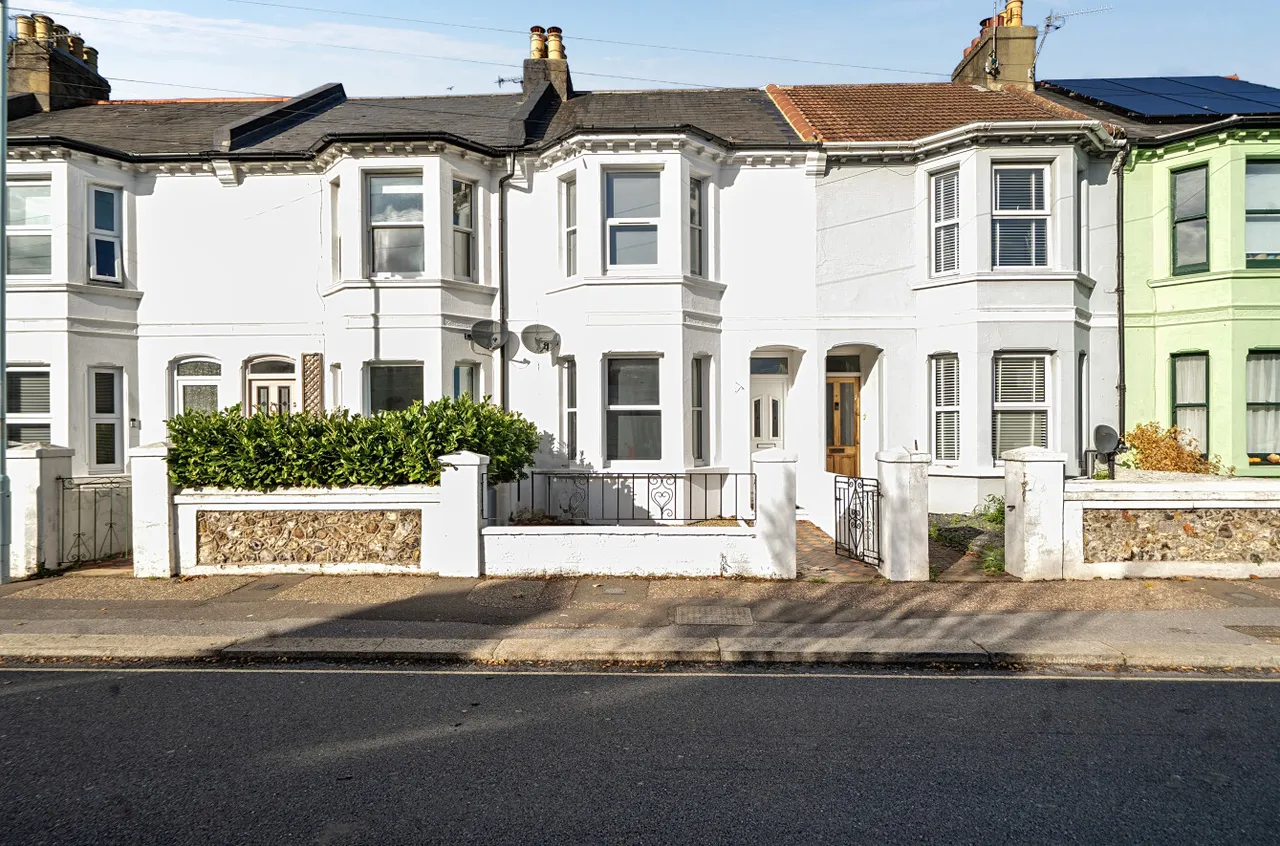 3 bed house for sale, Queen Street, Worthing, BN14