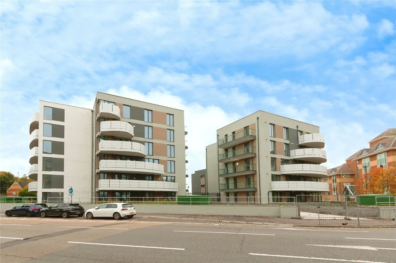 2 bed flat for sale, Savoy Place, Farnborough, GU14