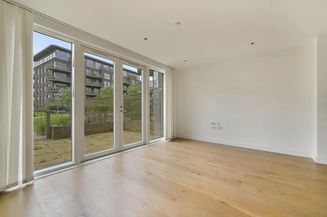 3 bed flat to rent, Handley Drive, Kidbrooke Village, SE3