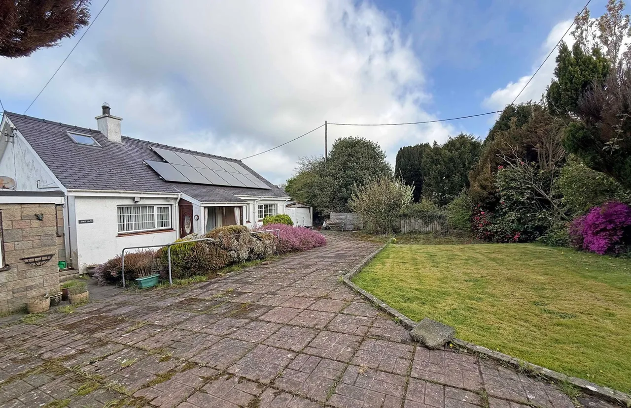 Rhostryfan, Caernarfon, LL54, photo 23