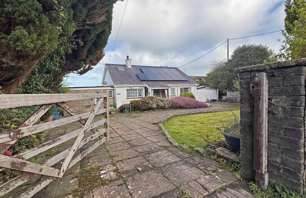 2 bed house for sale, Rhostryfan, Caernarfon, LL54