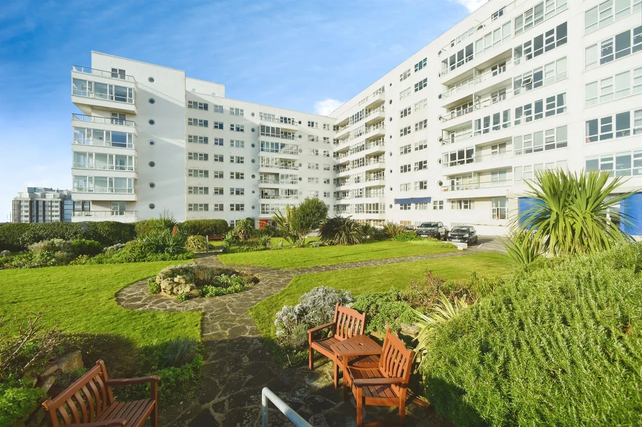 2 bed flat for sale — Marine Gate, Brighton