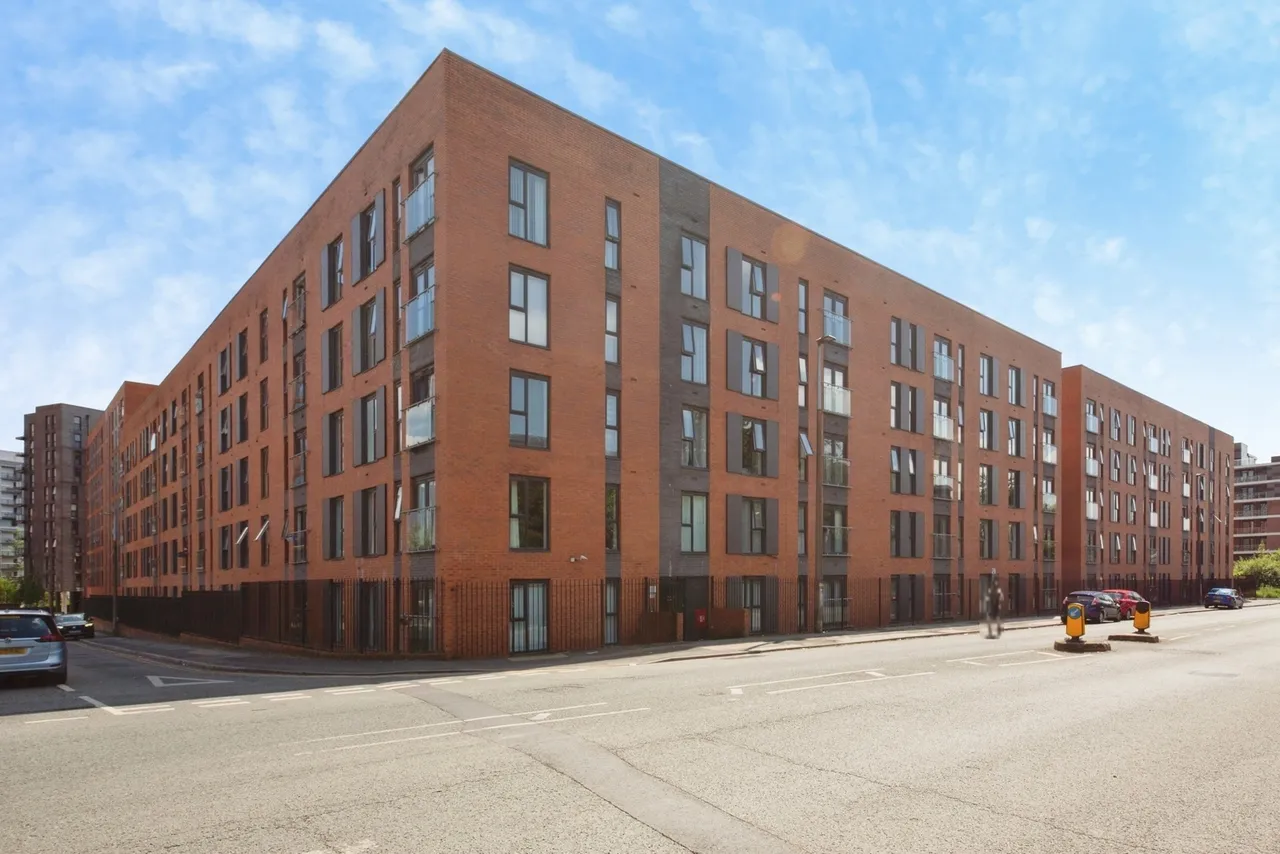 3 bed flat for sale — Derwent Street, SALFORD, Lancashire, M5