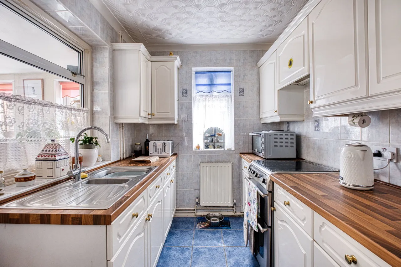 Biddenden Way, Istead Rise, Gravesend, DA13, photo 10