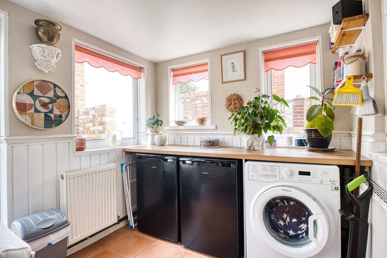 Biddenden Way, Istead Rise, Gravesend, DA13, photo 12