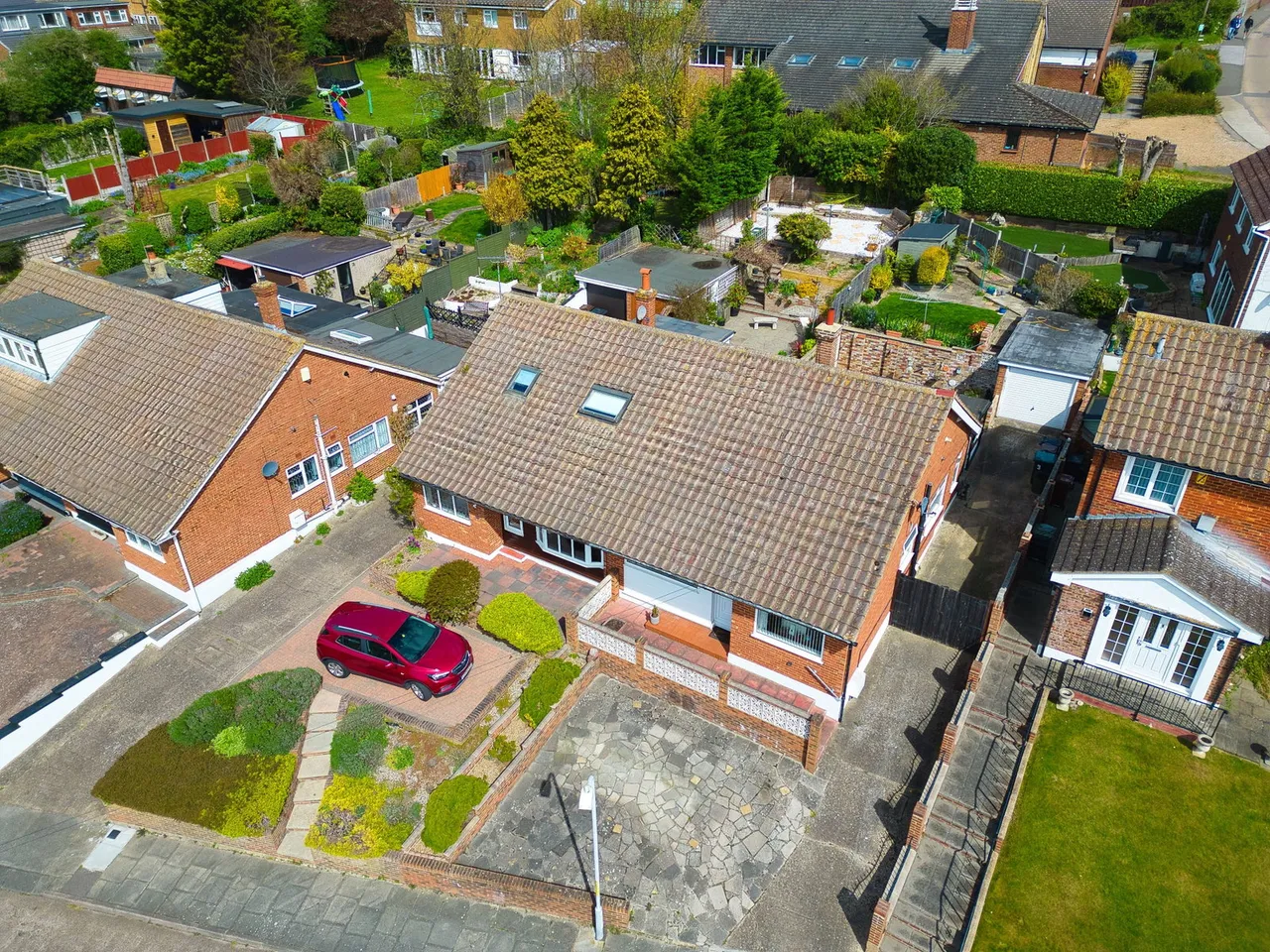 Biddenden Way, Istead Rise, Gravesend, DA13, photo 2