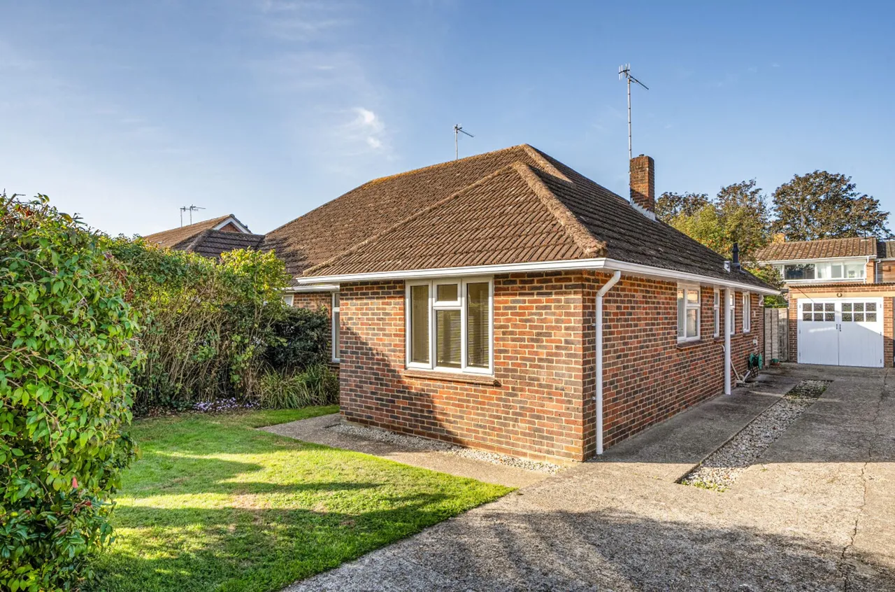 3 bed property for sale, Belgrave Crescent, Chichester, PO19