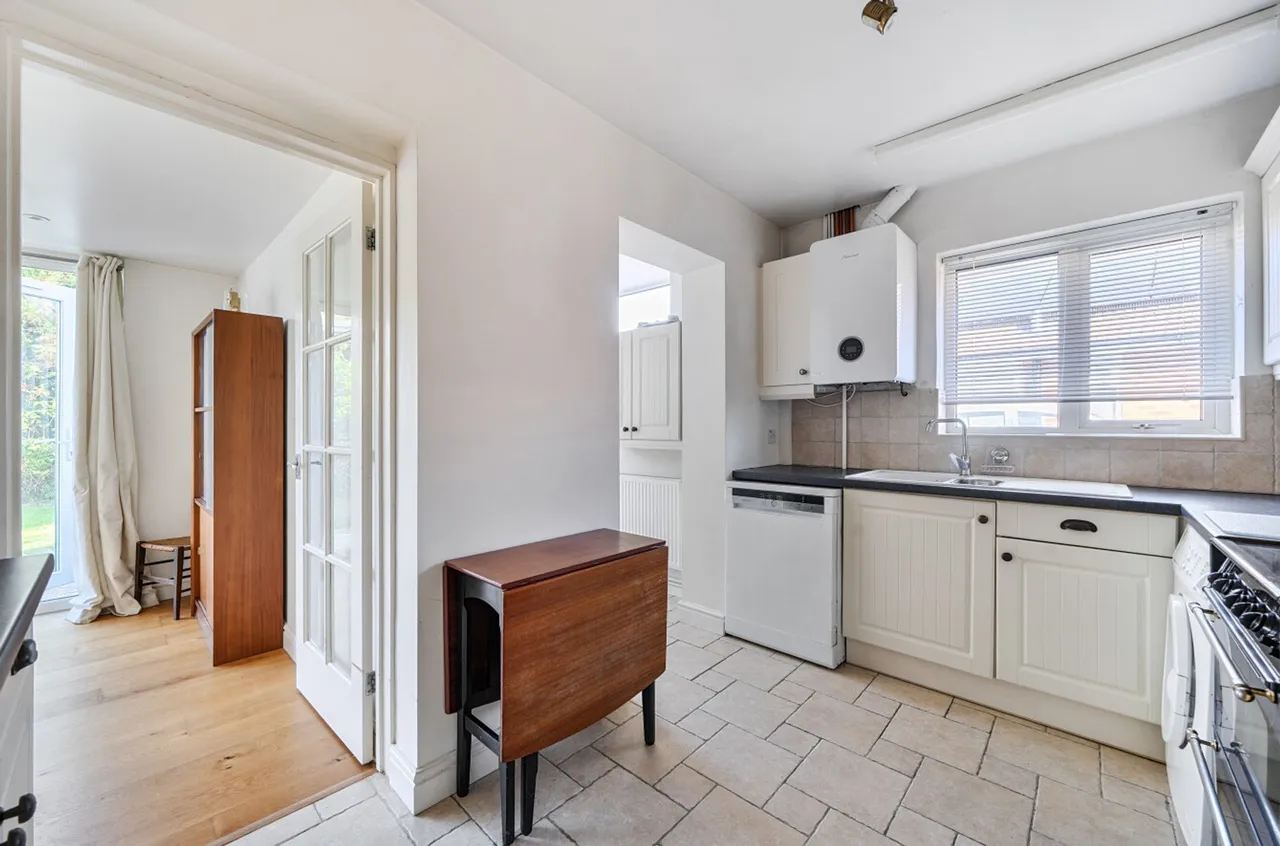 Belgrave Crescent, Chichester, PO19, photo 13