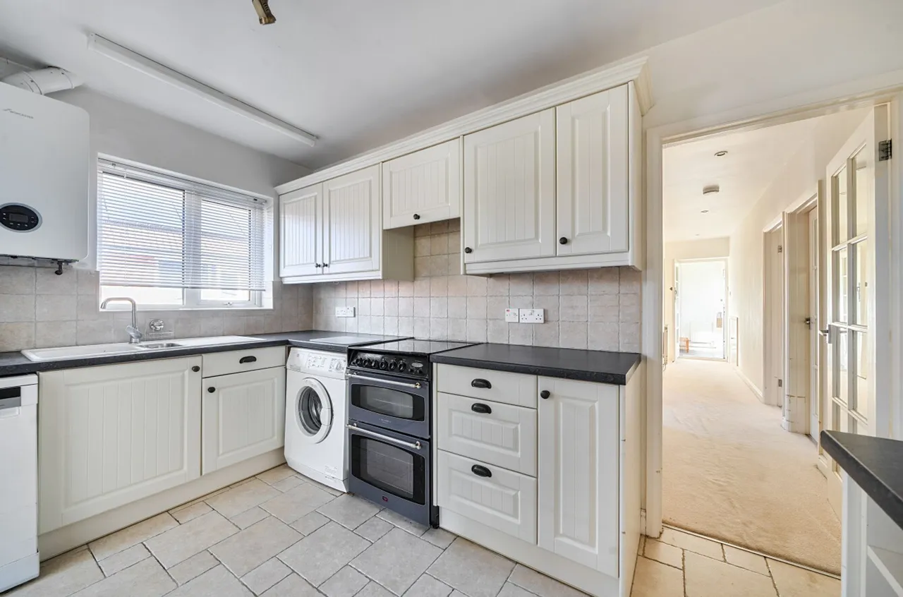 Belgrave Crescent, Chichester, PO19, photo 11