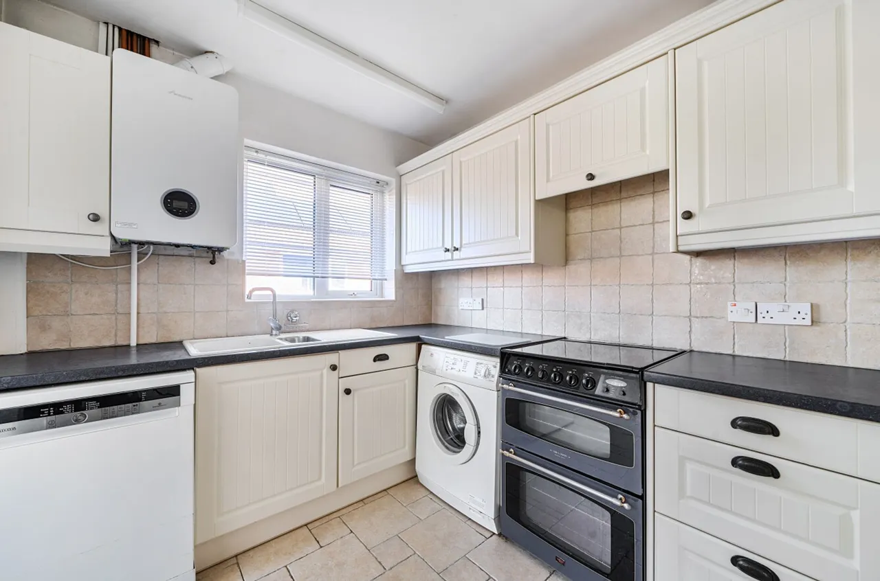 Belgrave Crescent, Chichester, PO19, photo 12