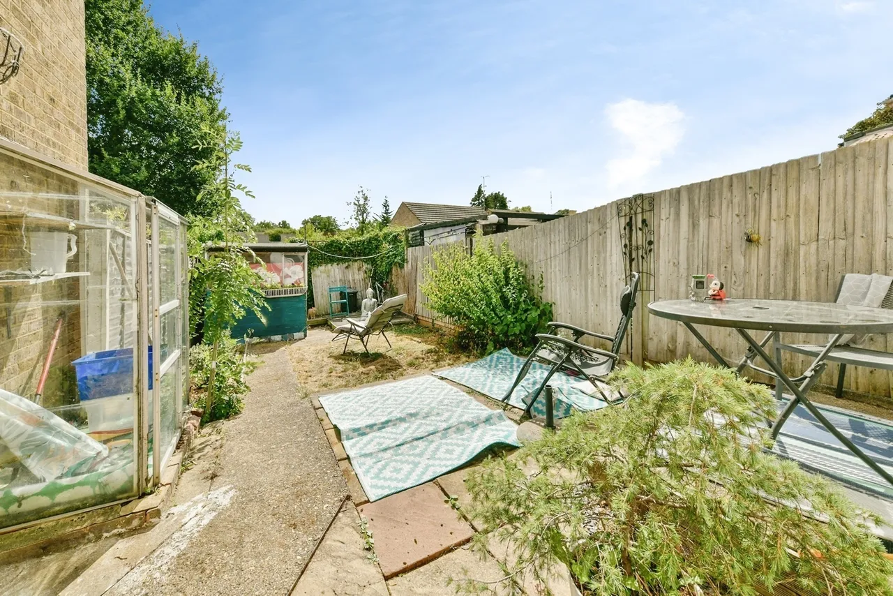 Spring Drive, Stevenage, Hertfordshire, SG2, photo 13